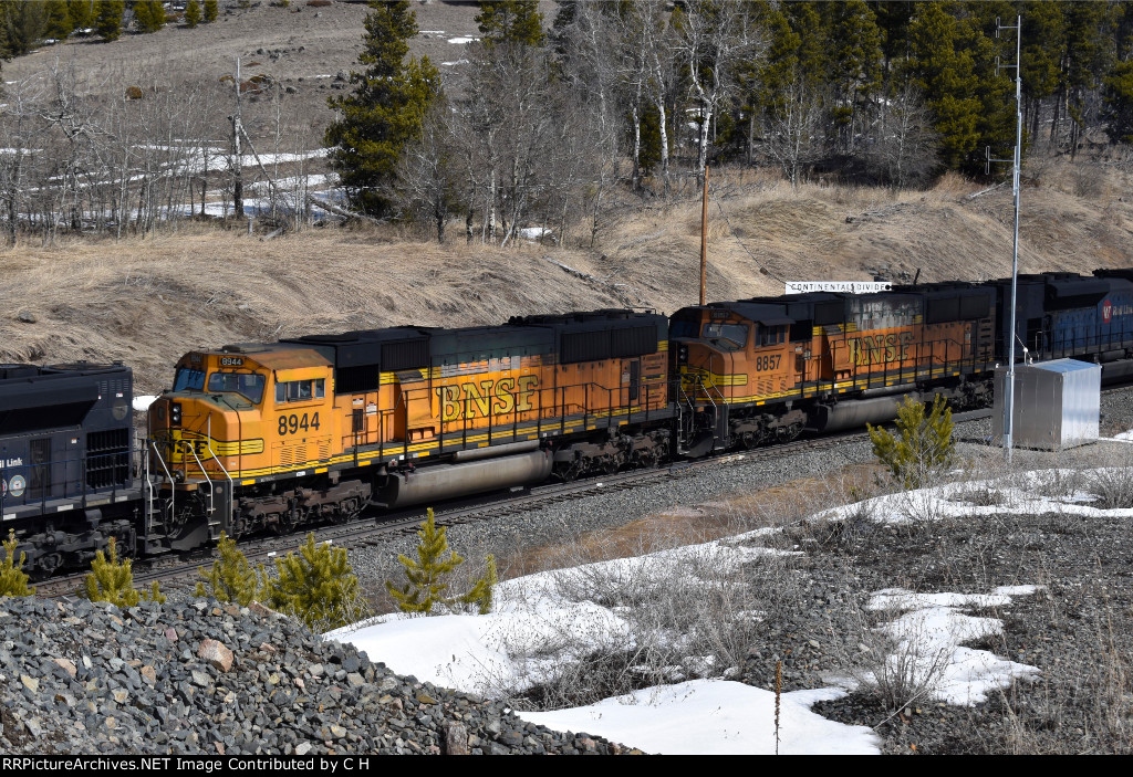 BNSF 8944/8857
